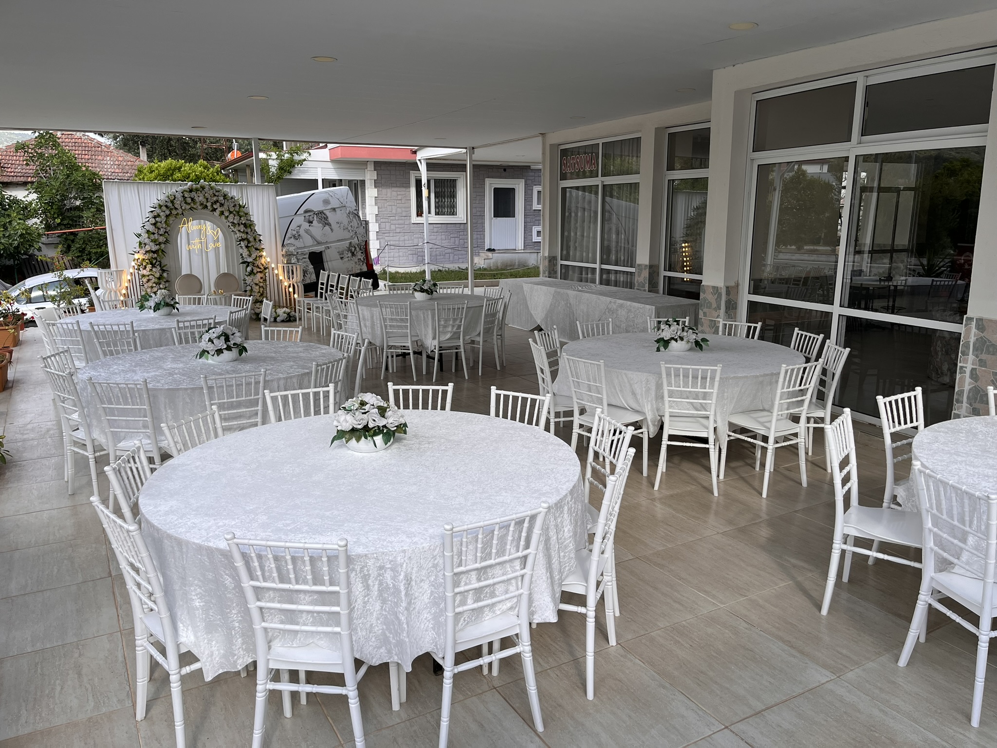 Sandalye & Masa Kiralama Hizmeti